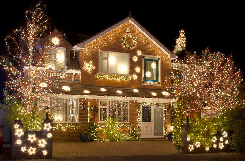 Christmas Lights Hanging in Roswell, GA